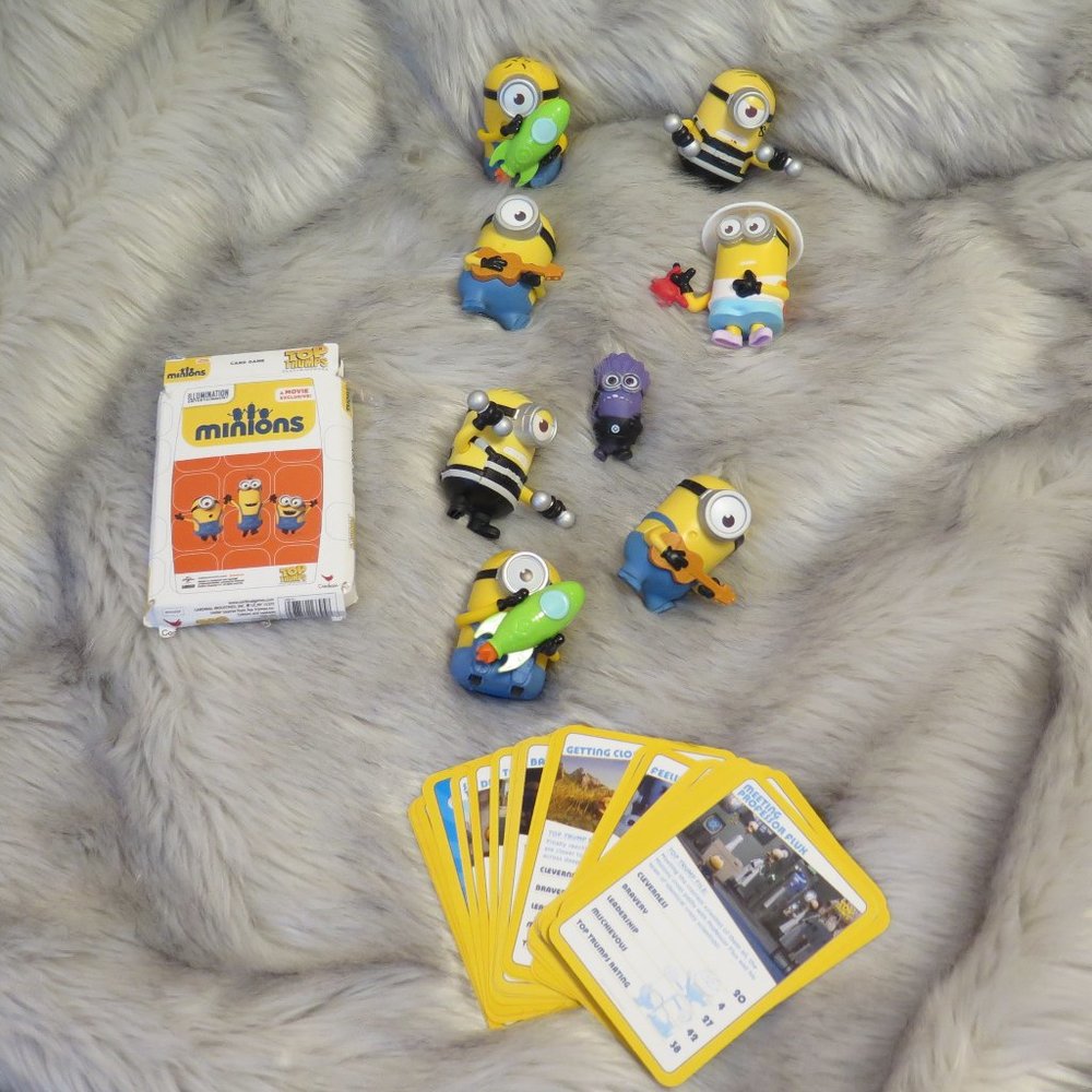 Despicable Me Minions and card set